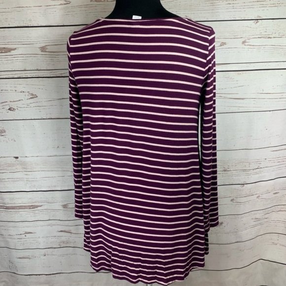 3/$25 Old Navy striped tee - Picture 4 of 5